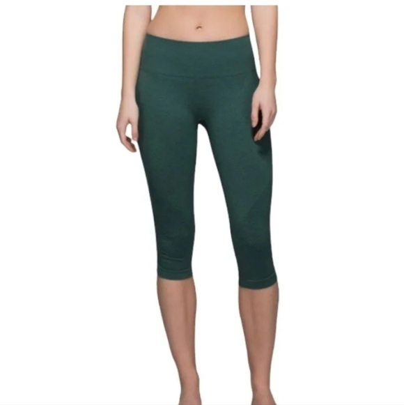 Lululemon In The Flow Crop ll Heathered Forest Green Capri Leggings, sz 4 - Picture 3 of 15